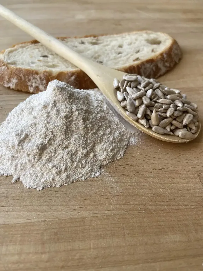 Elaboración de pan con harina y pipas peladas Kersol